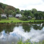 Vue panoramique du camping L'Ami Pierre à Alle-sur-Semois - Nature préservée au bord de la Semois